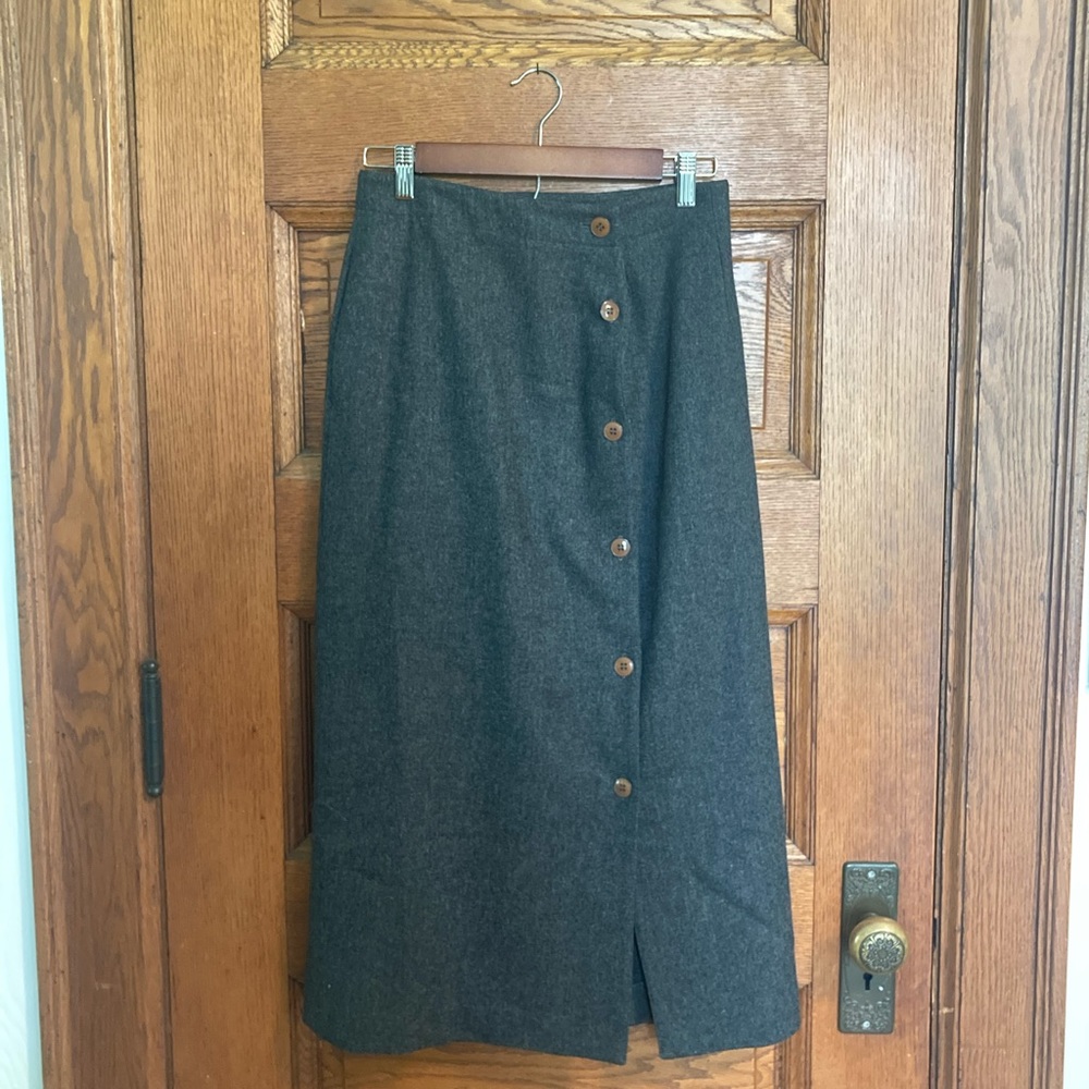 Magical vintage wool skirt with pockets